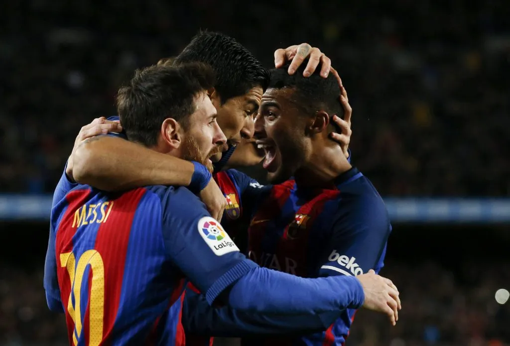 Rafinha celebra un gol junto a Messi y Suárez, por la Copa del Rey en 2017. (IMAGO)
