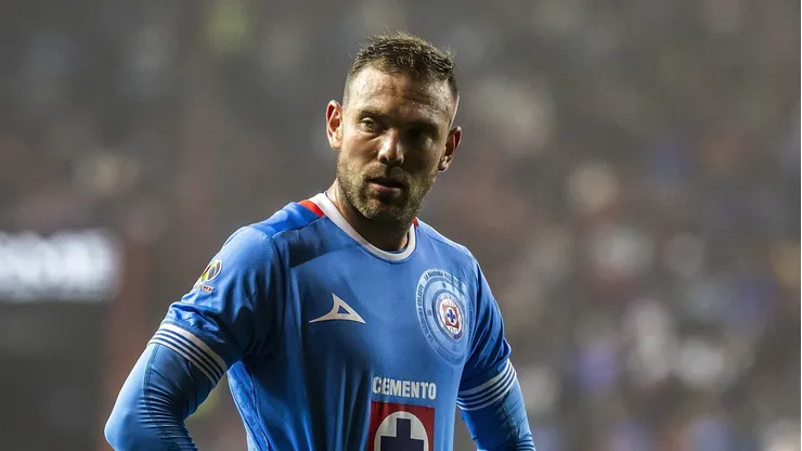 El futbolista argentino de Cruz Azul empezó a ser relacionado con el cuadro brasileño en las últimas horas.