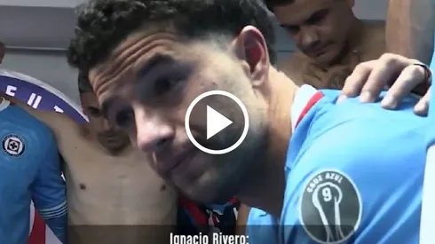 Nacho Rivero a pura emoción en el vestidor de Cruz Azul.