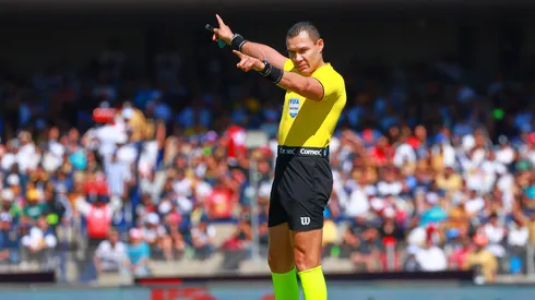 El juez principal condenó a los universitarios después de dos jugadas polémicas que pudieron definir la eliminatoria contra Rayados.