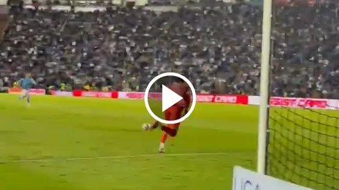 El guardavallas de los cementeros es un jugador de campo más que deja perlas como la del pasado fin de semana ante Xolos.