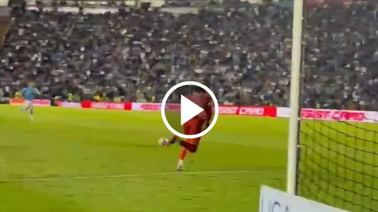El guardavallas de los cementeros es un jugador de campo más que deja perlas como la del pasado fin de semana ante Xolos.