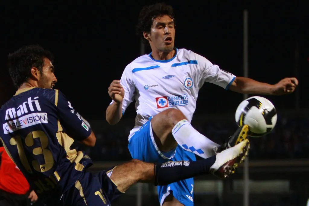 Cristian Riveros en un partido con Cruz Azul (Jam)