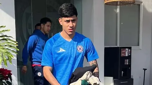 Omar Campos ya se puso el uniforme de Cruz Azul.