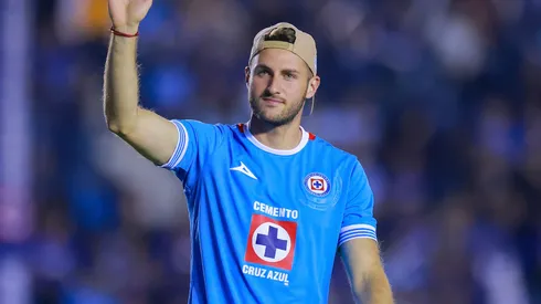 Santi Giménez le sigue generando ganancias a Cruz Azul.
