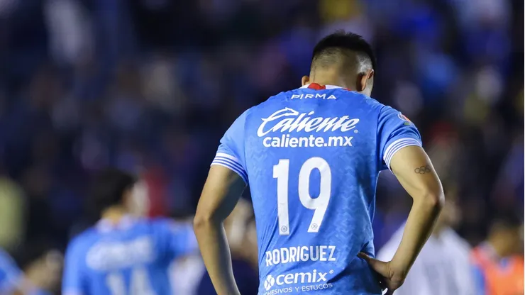 El mediocampista mexicano ya tiene una propuesta de renovación en la mesa y sigue sin firmarla. Su contrato expira este año.