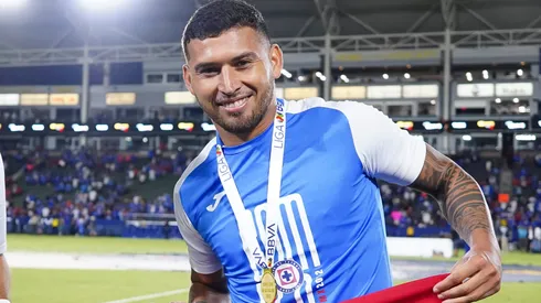 Juan Escobar se despidió de Cruz Azul en sus redes.