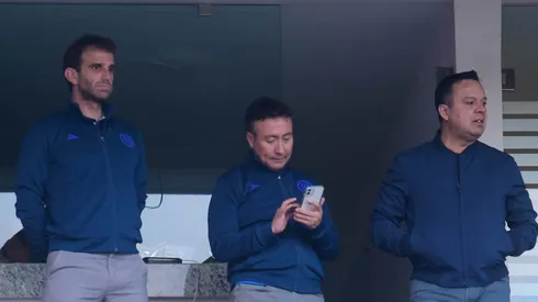 El entrenador argentino habría pedido las salidas de ambos jugadores y Víctor Velázquez y su directiva le habrían dado una respuesta que podría generar quiebres en el futuro.