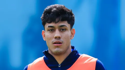 El defensor mexicano compareció ante los medios de comunicación en su primera presentación como jugador de Cruz Azul.