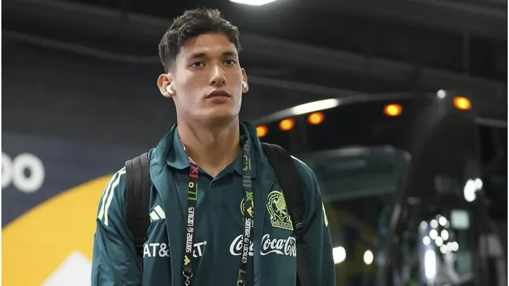 Chiquete Orozco ya está en la CDMX para firmar con Cruz Azul.