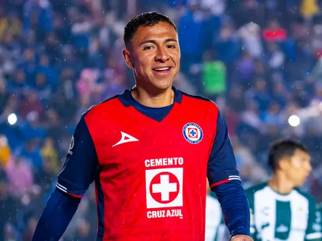 Andrés Montaño se lució con un gol de escorpión en La Noria