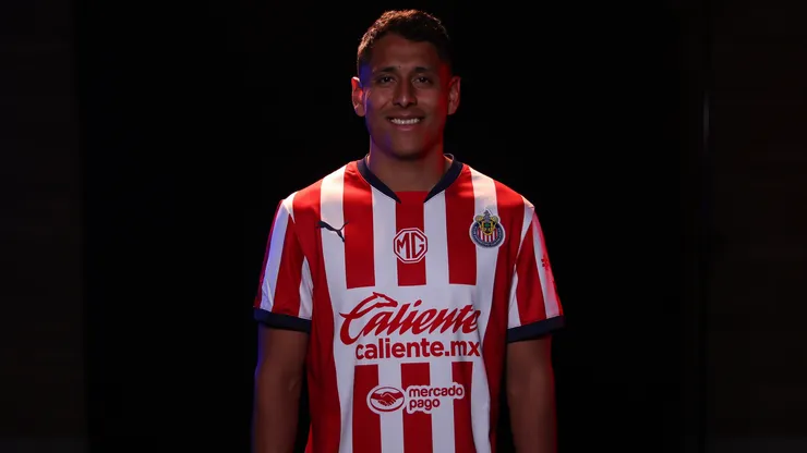Luis Romo fue presentado oficialmente en Chivas.