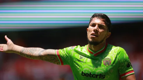 Carlos Salcedo debe tomar una decisión: ¿Gremio o Rayados?