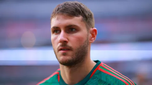 Santi Giménez sigue en la mira de grandes equipos.