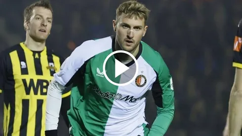 Santi Giménez sigue sorprendiendo en Europa.