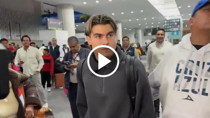El futbolista mexicano con pasaporte argentino llegó al país para firmar con los cementeros hasta el 2029.