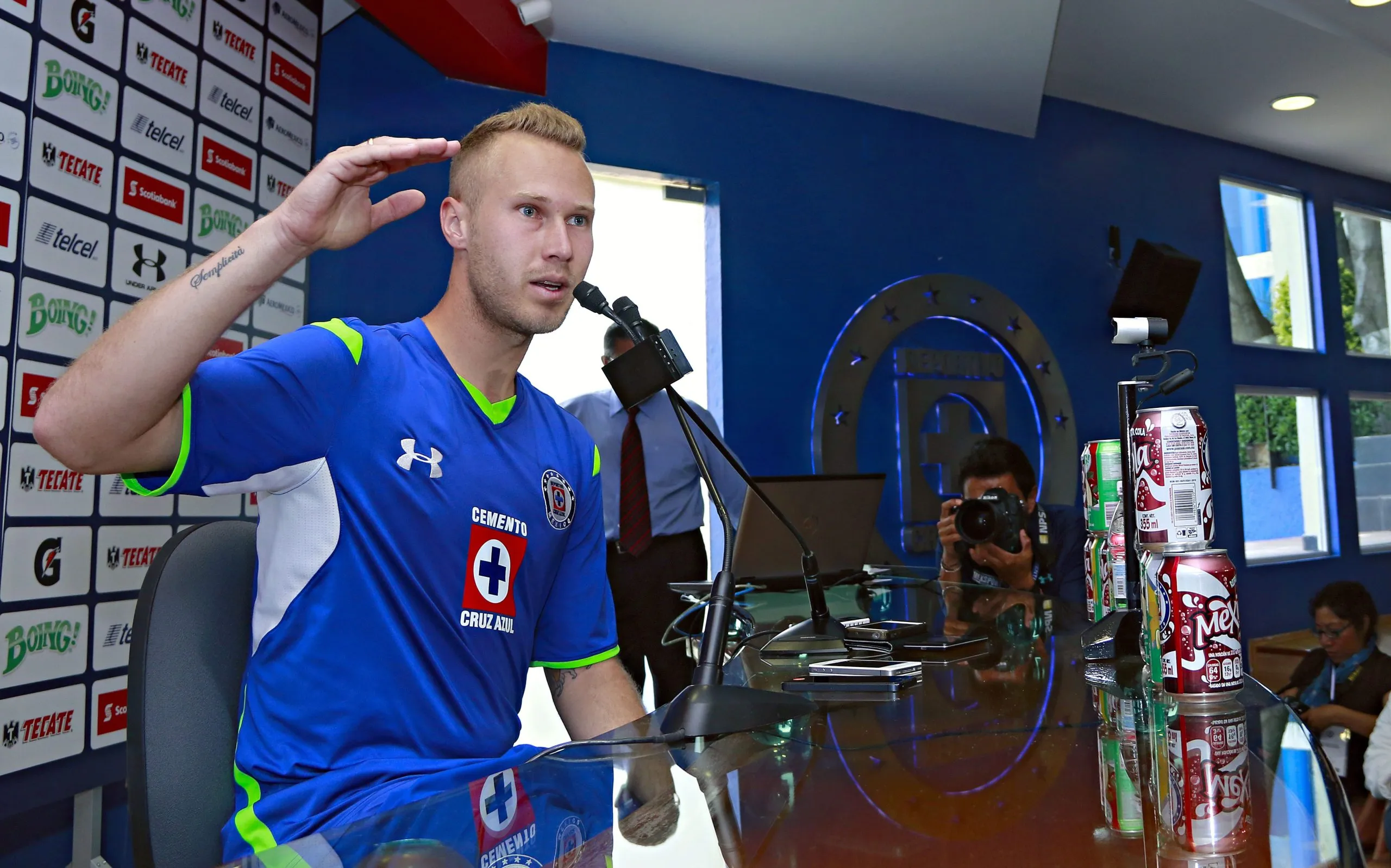 Alemao, en conferencia de prensa durante su etapa en Cruz Azul. (Imago 7)