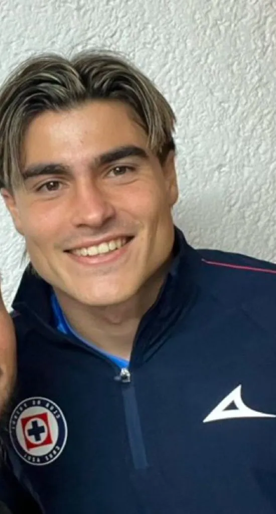La primera foto de Luka Romero vestido de Cruz Azul. (@Cordova_Sports)