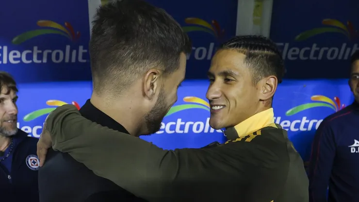 Antuna saludó a Anselmi en su reencuentro con Cruz Azul como rival.