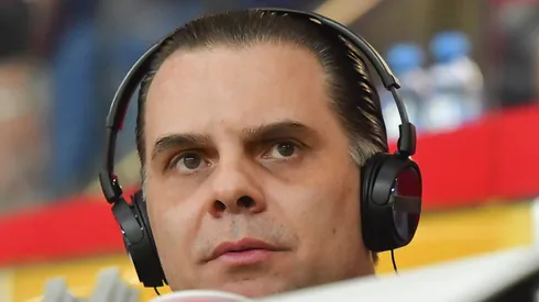 El famoso relator criticó con todo al departamento de prensa de los cementeros durante el partido contra los Bravos.