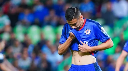 El futbolista uruguayo ya puso rumbo a la ciudad de Medellín y mañana será presentado como nuevo jugador del Atlético Nacional.