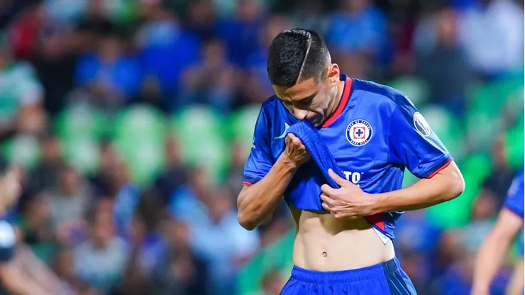 El futbolista uruguayo ya puso rumbo a la ciudad de Medellín y mañana será presentado como nuevo jugador del Atlético Nacional.