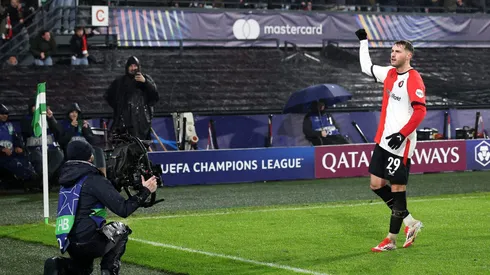 El canterano de Cruz Azul está en la órbita del club italiano y ahora le tocará a su padre convencer al Feyenoord de dejarle marchar.