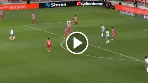 El mediocampista mexicano marcó el gol del empate después de un trallazo desde fuera del área.