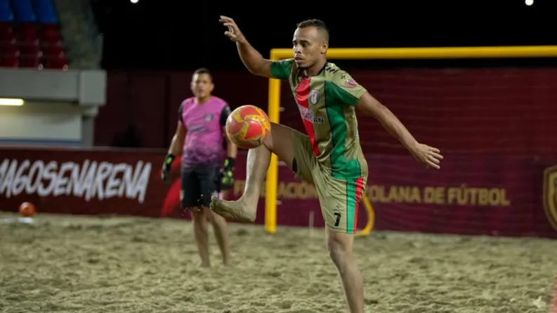 Narea hoy está cerca de la playa y lejos de los campos (FutbolConnect Venezuela/Facebook).