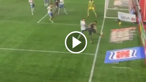 En el último minuto del partido hubo una jugada que pudo cambiar el marcador final. Nuevas imágenes comprometen la decisión del cuerpo arbitral.