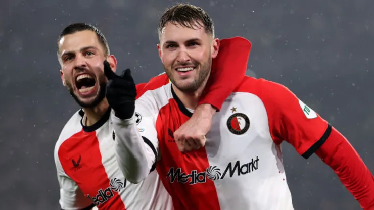 Feyenoord despidió a Santi Giménez a lo grande.