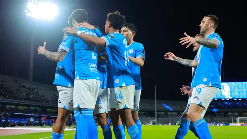 Los cementeros doblegaron a sus rivales y están a un paso de meterse en la próxima ronda del torneo internacional.