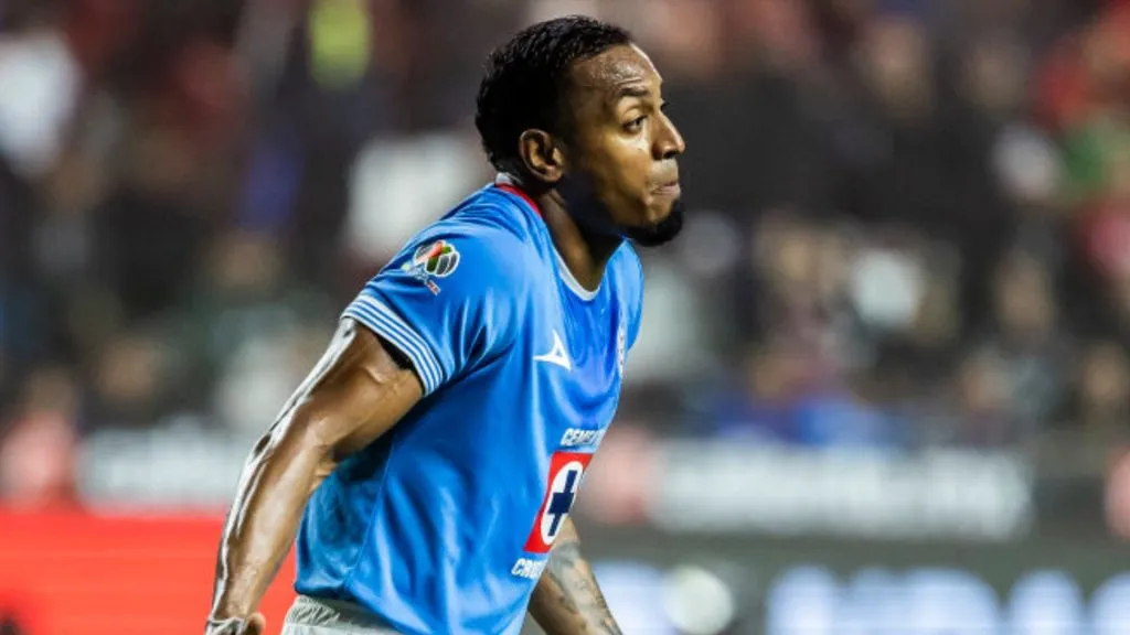 Ditta tiene a más de un pretendiente detrás suyo