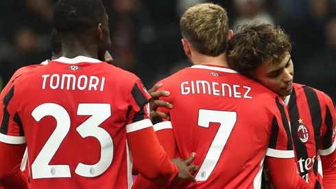 El canterano de Cruz Azul fue celebrado por gran parte de sus compañeros después de su debut con el AC Milan.