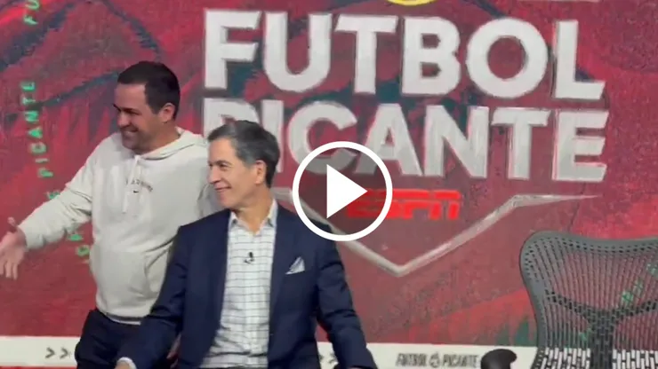 El periodista afín a Cruz Azul tuve un cruce con el entrenador del Club América, quien le hizo un feo en el programa de ESPN.