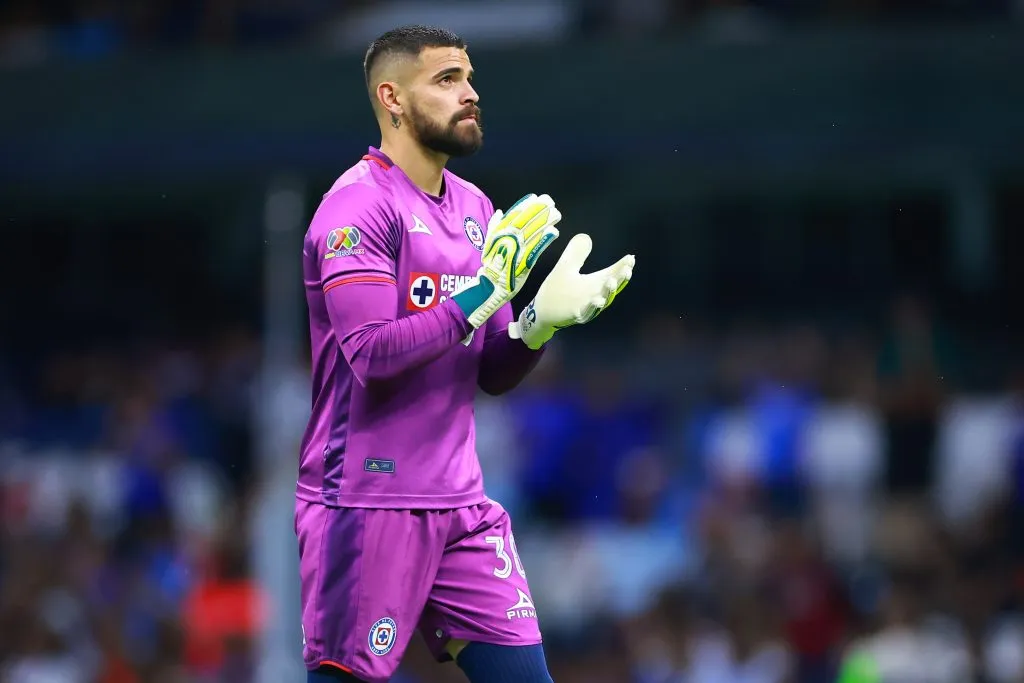 La principal novedad de Cruz Azul ante Real Hope estaría en el arco. (Getty Images)