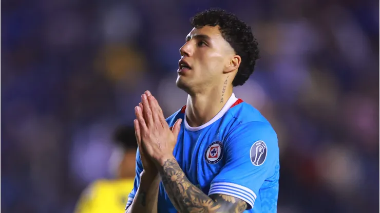 Jorge Sánchez aún no reaparece en Cruz Azul.