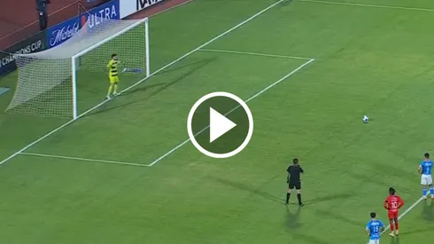 El oriundo de Mérida apareció para evitar el descuento y atajó un penal en el segundo tiempo. Además, pasó a la historia de los cementeros con un dato particular.