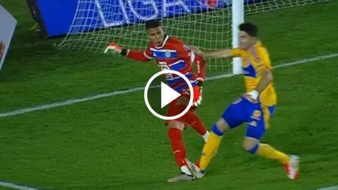 Kevin Mier recibió una tremenda entrada de Nicolás Ibáñez.