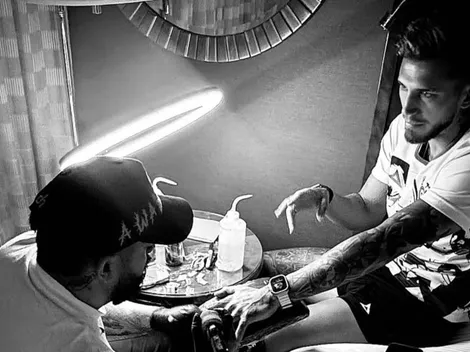 Es casi el tatuador oficial de Necaxa, pero una casualidad lo juntó con Gonzalo Piovi