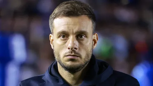 Martín Anselmi sufre caída en la Europa League y un ex Cruz Azul es protagonista.