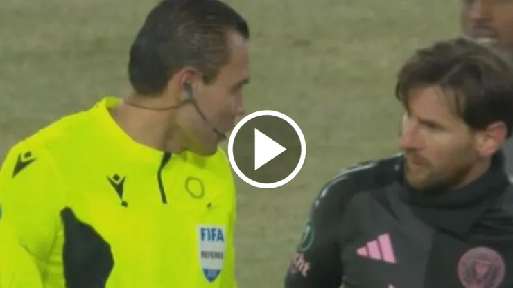 El juez mexicano fue noticia después de que fuera captado mientras pedía la playera del astro argentino después del partido.