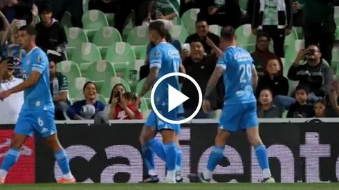 El mediocampista argentino lanzó varios gestos a las gradas después de que Nacho anotara el primero de los cementeros contra Santos.