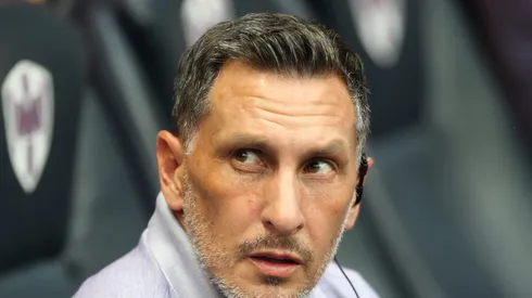 El padre de Santiago Giménez ve un futuro sombrío para el equipo de su hijo y detalló los errores de los rossoneri.