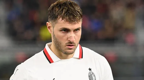 Santi Giménez podría tener otro entrenador en Milan