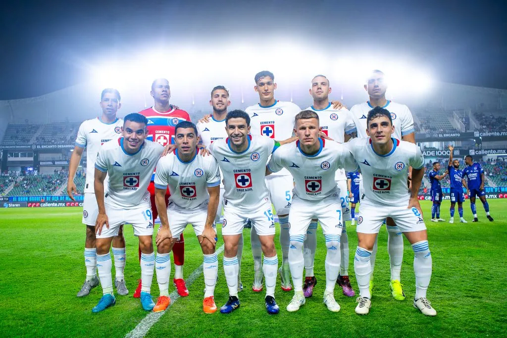 Equipo de Cruz Azul se toma una foto (IMAGO 7)