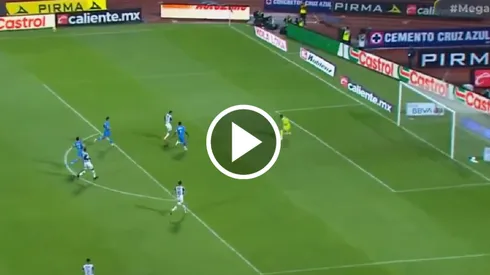 El portero colombiano volvió a ser la figura de los cementeros al evitar un gol cantado por parte de Berterame.