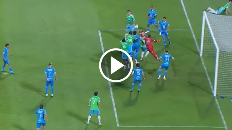 El colombiano tuvo un error en salida y le sirvió el gol a Seattle.
