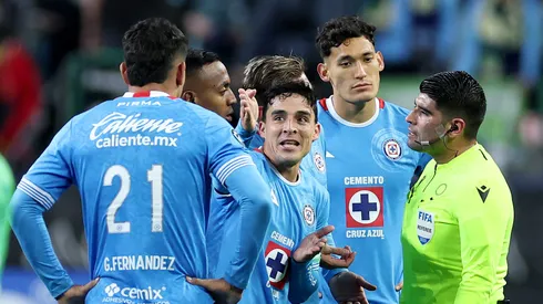 Las figuras de Cruz Azul deberán cuidarse con las tarjetas.