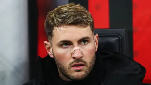 Santi Giménez no atraviesa un buen momento en Italia.